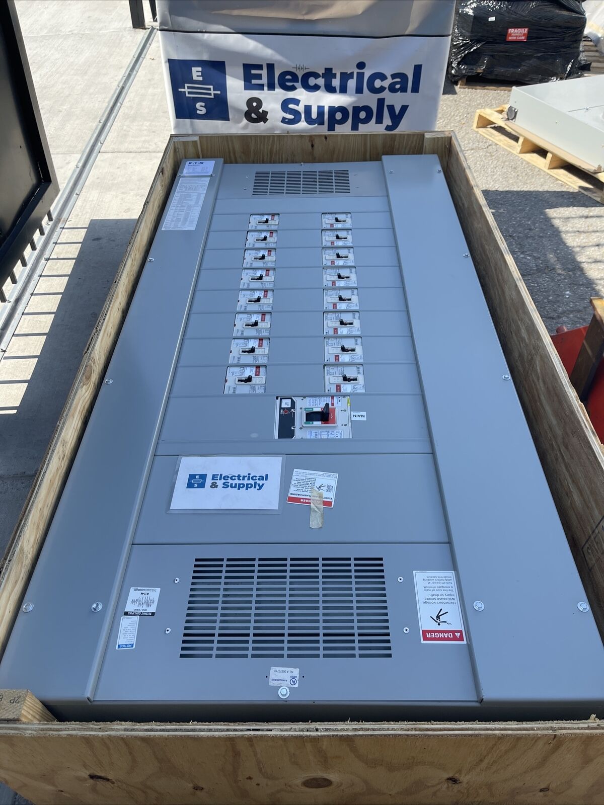 PRL4 Eaton 600 Amp 480Y/277 Volt 3PH 4W PowRLine Panelboar